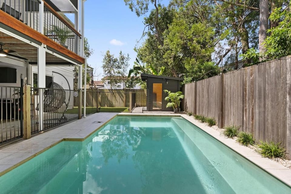 Charming & Modern Resort Living House in Indooroopilly