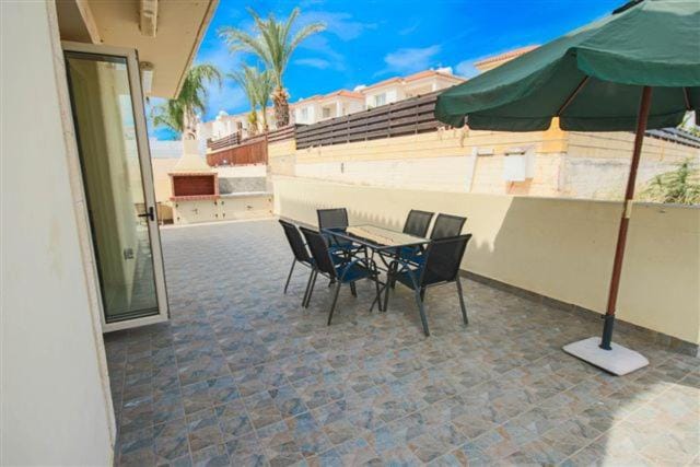 Patio, BBQ facilities, Garden, Seating area, Dining area