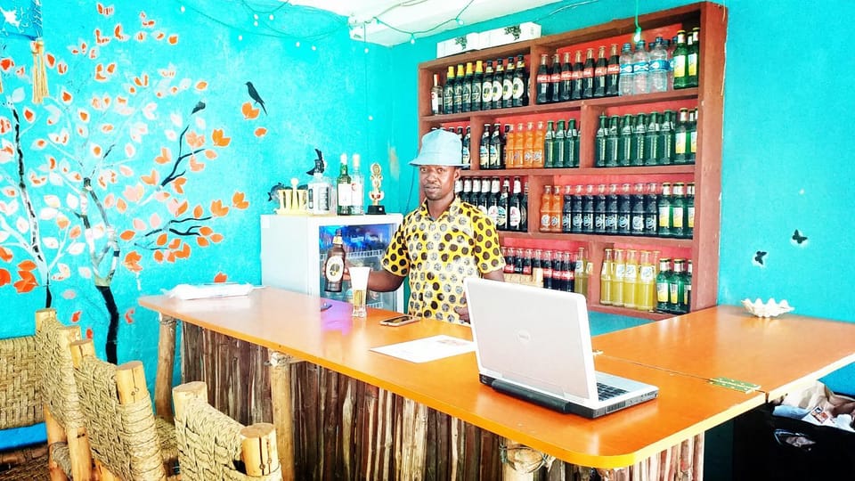On-site shops, Lounge or bar
