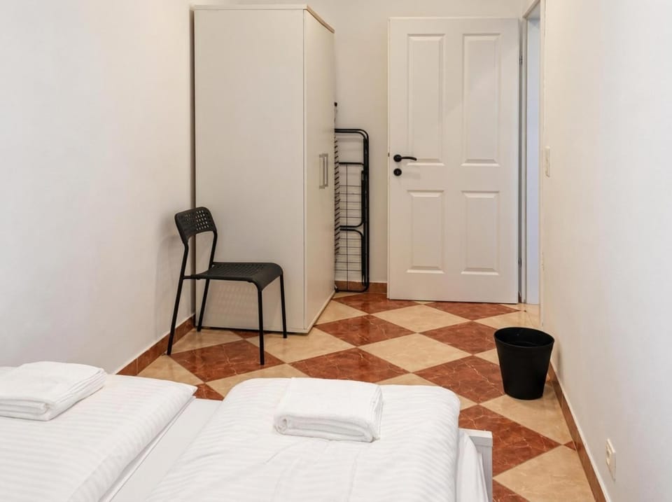 Bed, Bedroom, towels, wardrobe