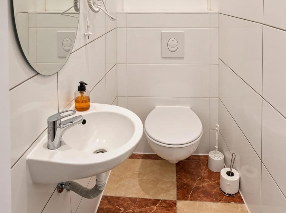 Toilet, Property building, Bathroom, bidet