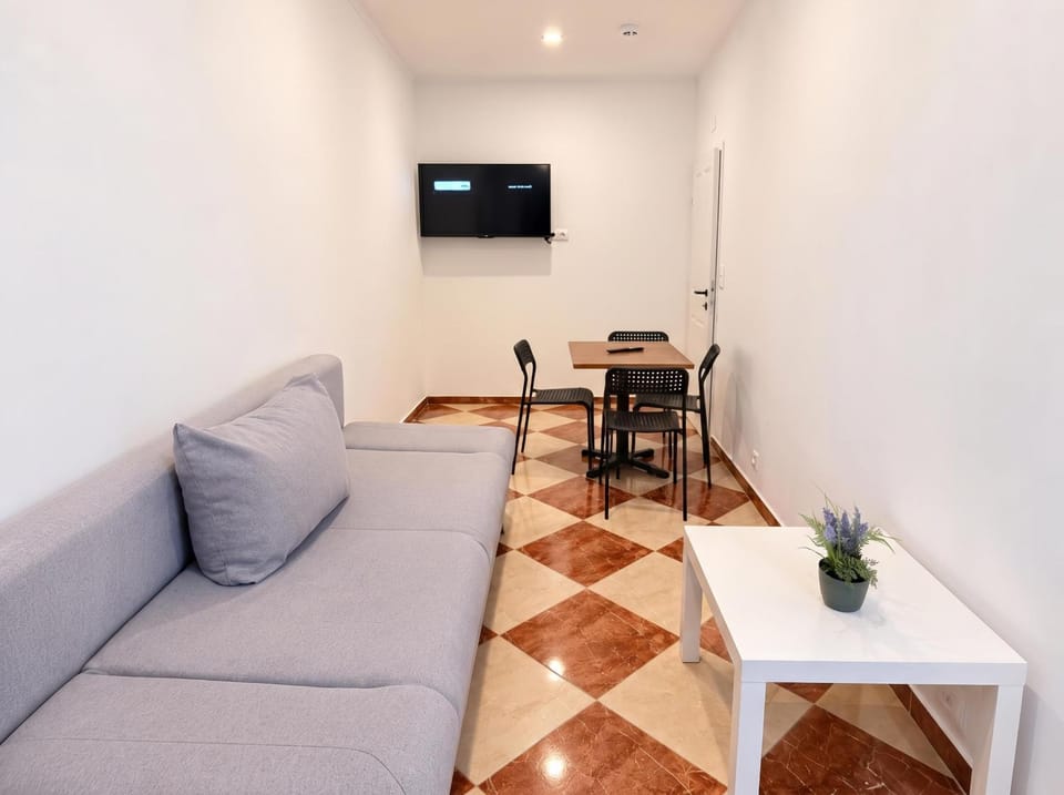 TV and multimedia, Seating area, Dining area