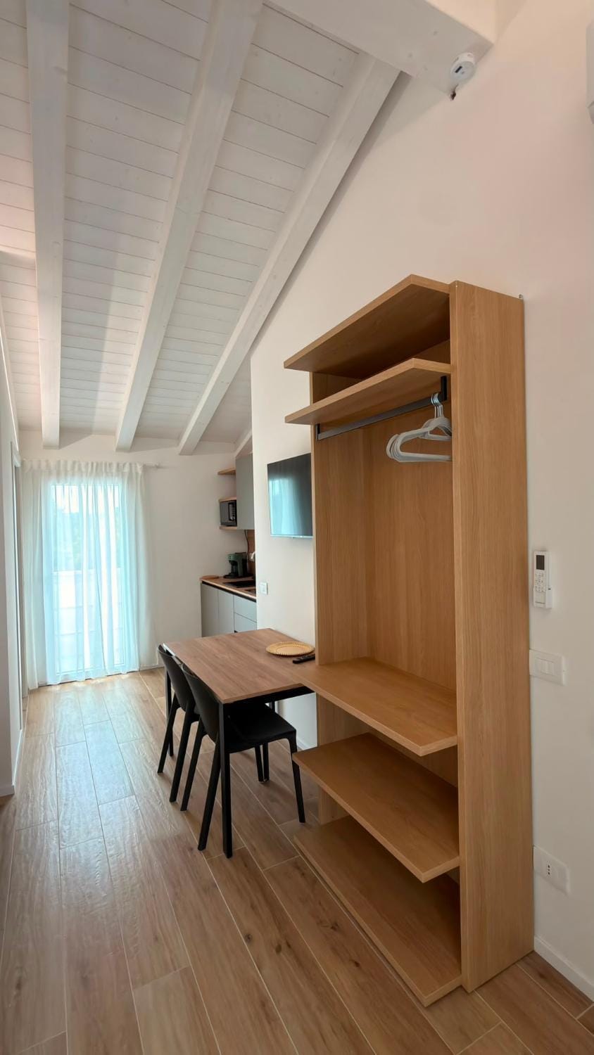 TV and multimedia, Kitchen or kitchenette, Dining area, wardrobe