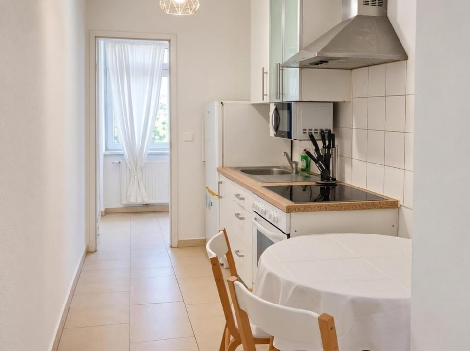 Kitchen or kitchenette, Dining area, stove