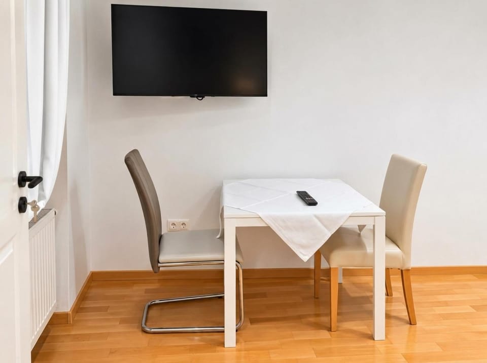 TV and multimedia, Dining area