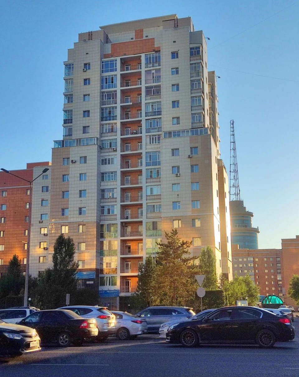 Property building, Day, City view, Location, Parking
