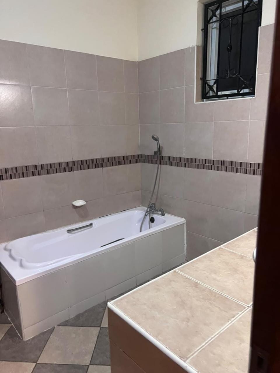 Molly's 1br luxury apartment next to pride inn Vacation rental in Mombasa County