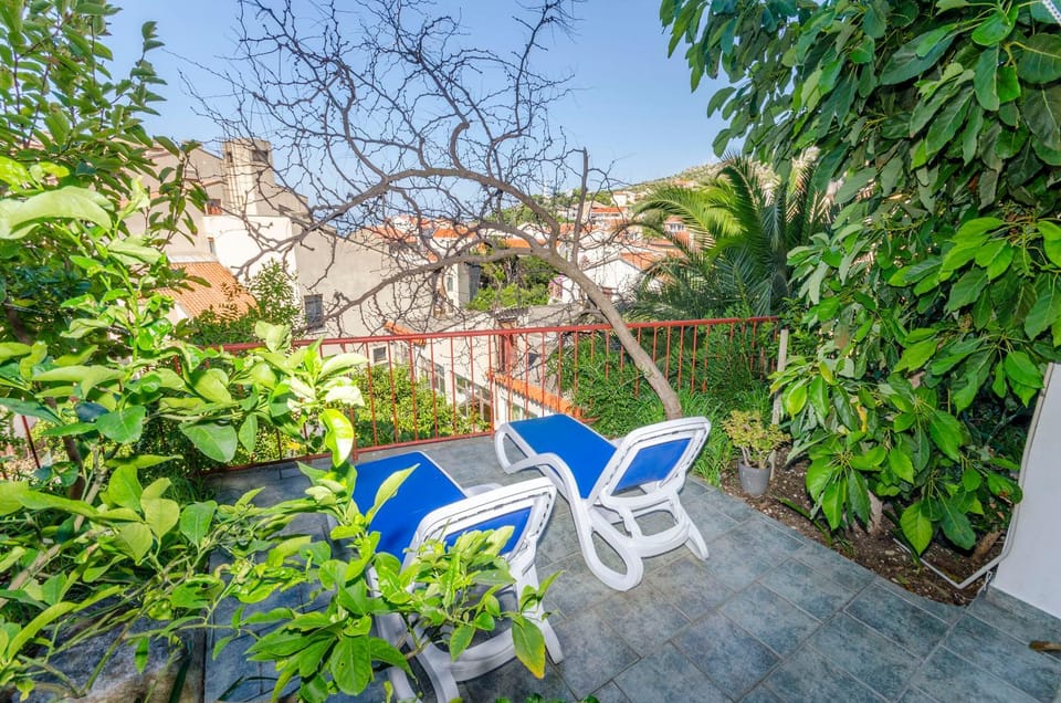 Balcony/Terrace, Area and facilities