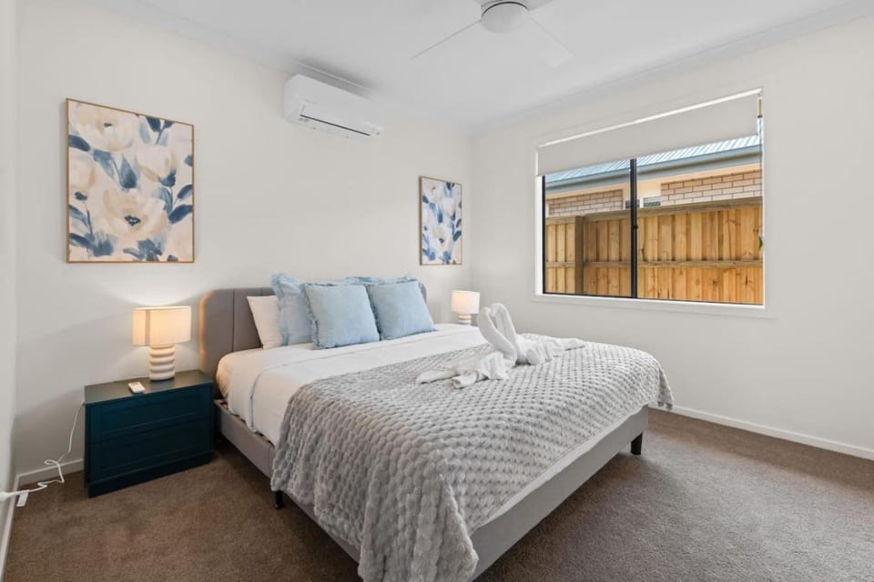 Brand New 2 Living Areas EV Charger Double Garage House in Redland Bay