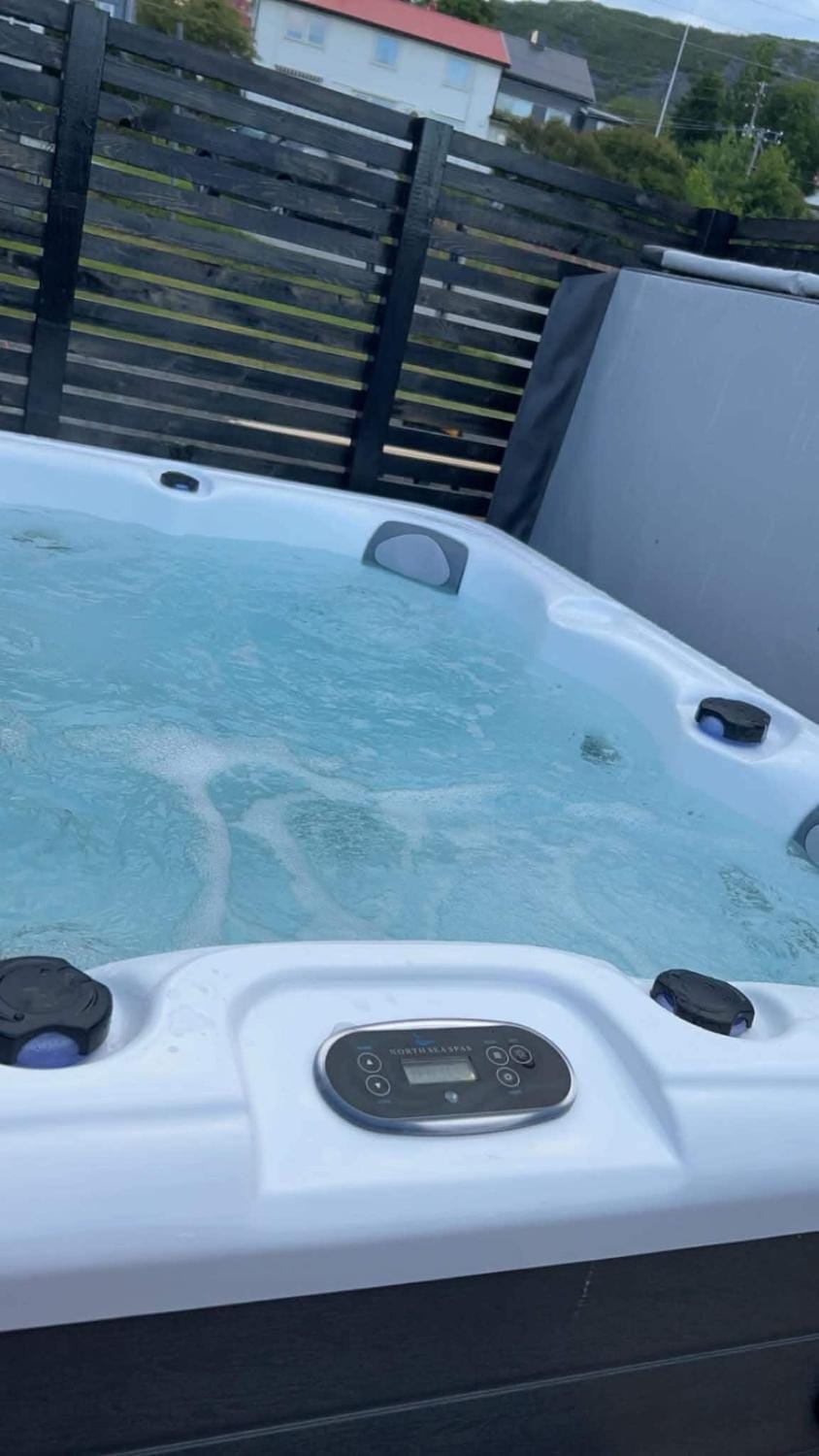 Arctic Jacuzzi Suite Whales & Aurora Apartment in Troms Og Finnmark