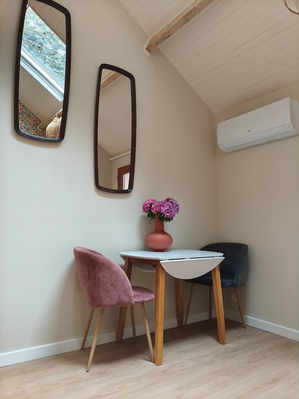 Dining area, air conditioner