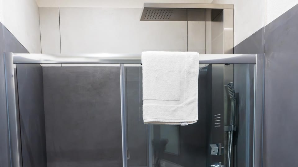 Shower, Bathroom, towels
