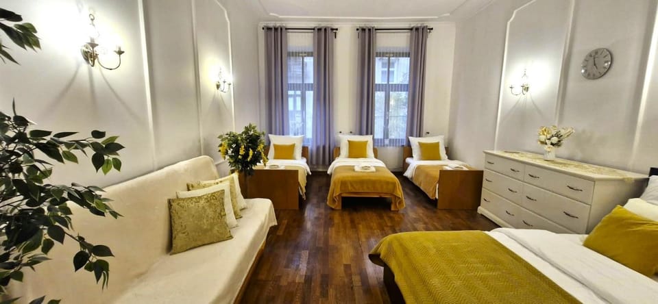 Royal Castle 115 m2 Old Town WAWEL Main Market, 3 rooms, 2 bathrooms ROYAL STYLE Apartment in Krakow