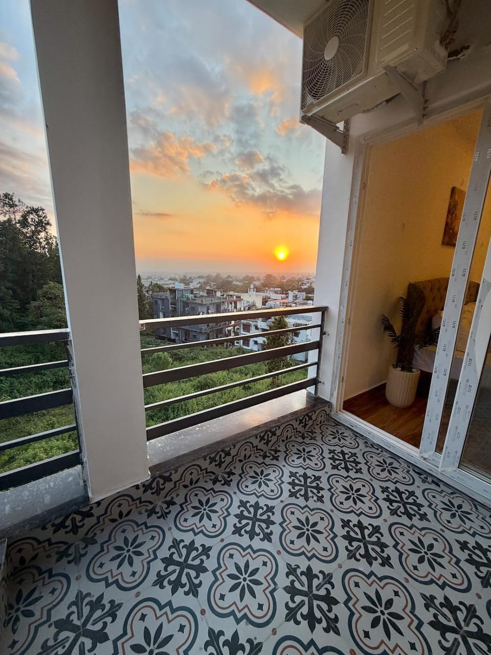 Peaceful Mountain View 2BHK apartment with Balcony Apartment in Dehradun