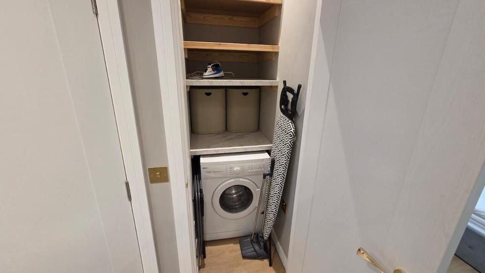 Modern Refurbished Flat Walk to station Apartment in Falkirk