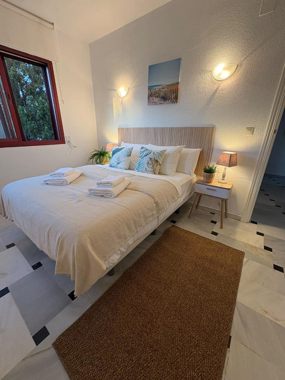 Bed, Photo of the whole room, Bedroom, towels