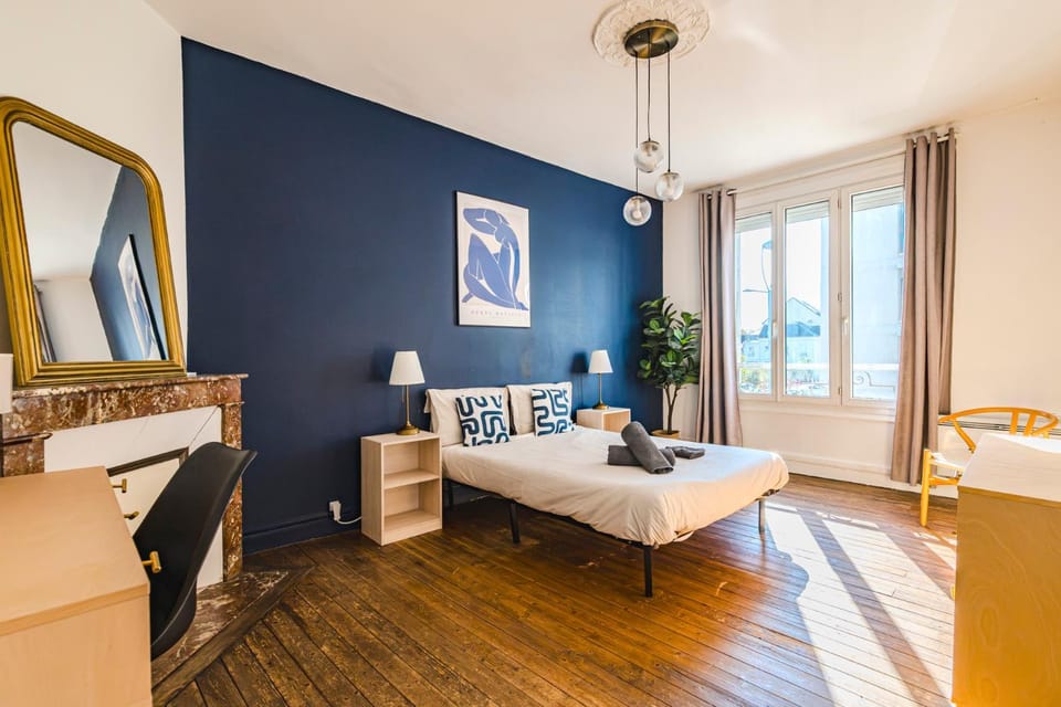 Bed, Photo of the whole room