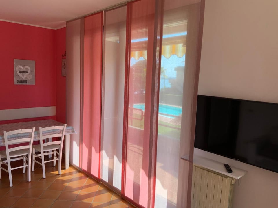 TV and multimedia, Dining area