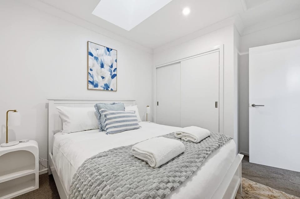 Bed, Photo of the whole room, Bedroom, towels, wardrobe