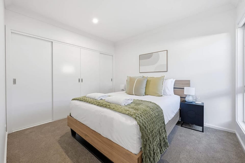 Bed, Photo of the whole room, Bedroom, wardrobe