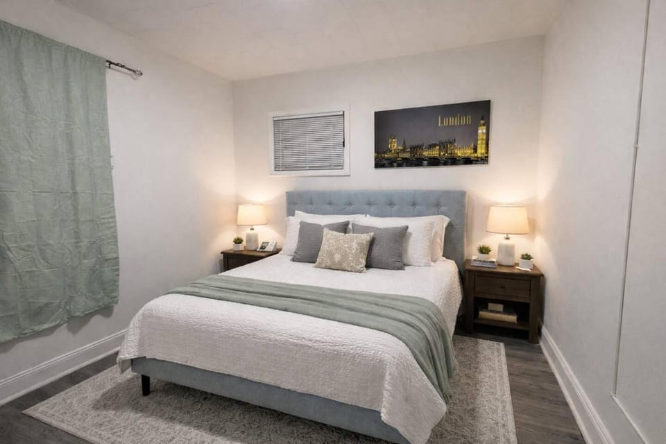 Spacious 3BR Near NYC Parking Sleeps 10 Apartment in North Bergen