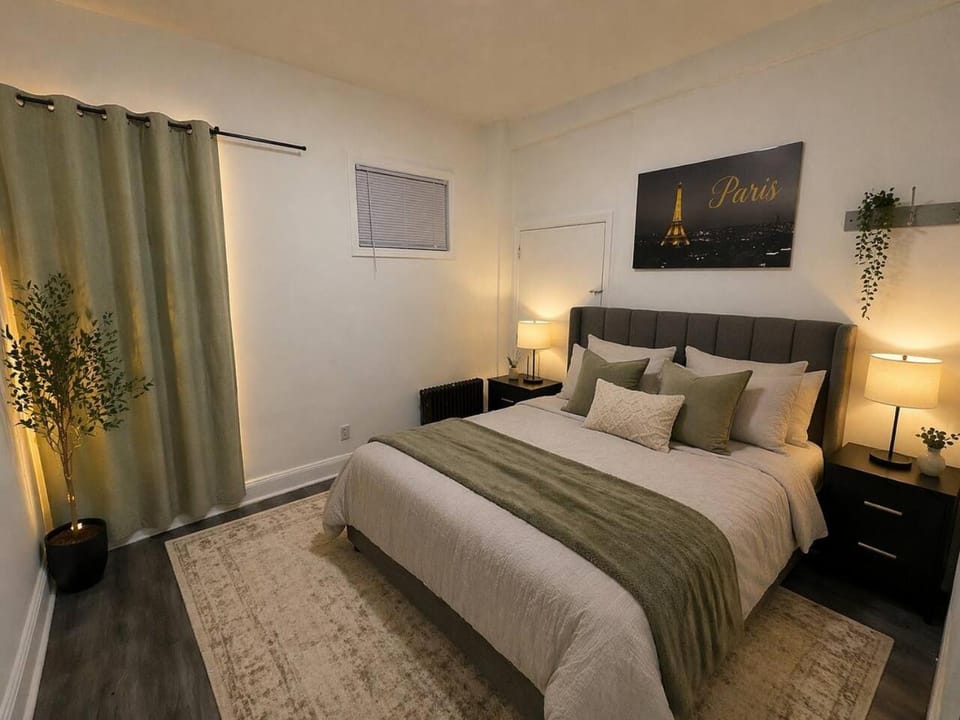 Spacious 3BR Near NYC Parking Sleeps 10 Apartment in North Bergen
