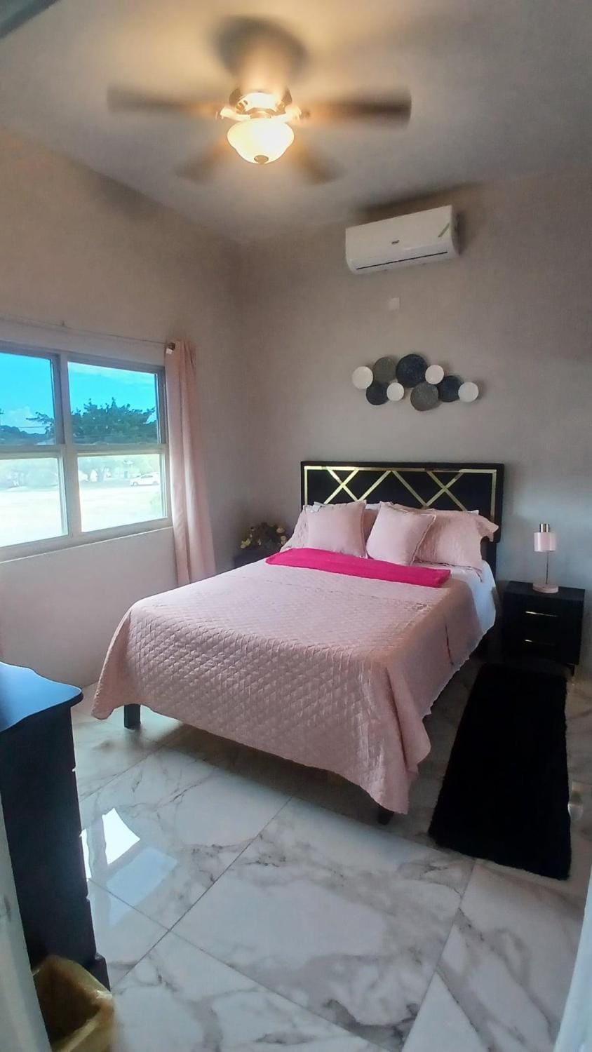 Bed, Bedroom, Quiet street view, air conditioner