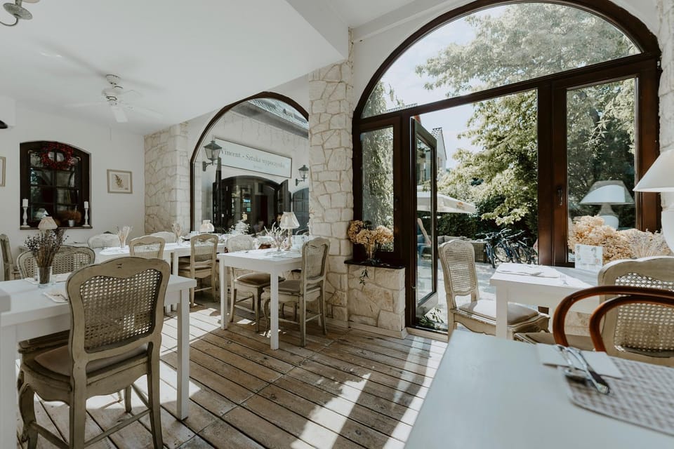 Patio, Restaurant/places to eat, Lounge or bar