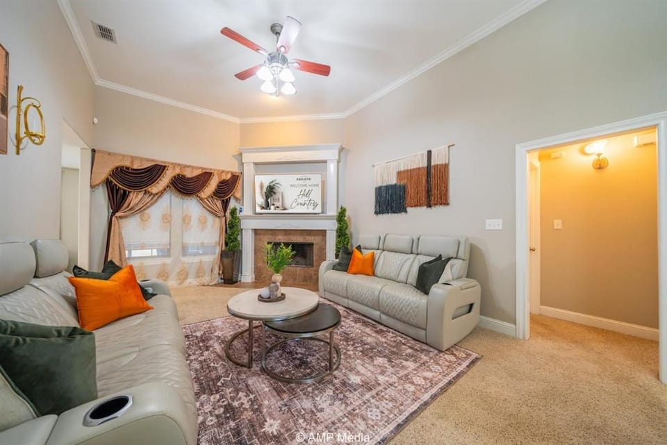Hill Country Spacious 4BR Retreat House in Abilene