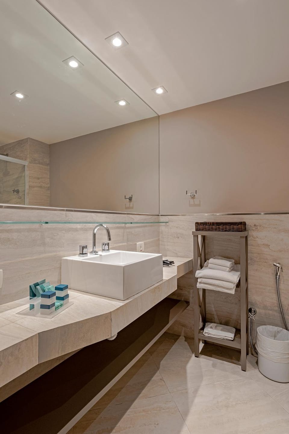 Toilet, Bathroom, towels