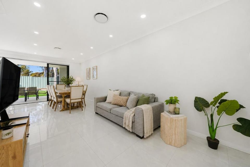 Eastern Creek Raceway Stay 5BR Parking 2 Cars House in Sydney
