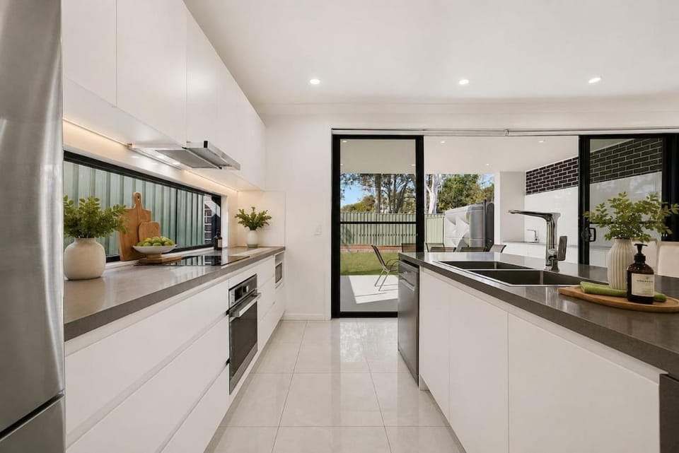 Eastern Creek Raceway Stay 5BR Parking 2 Cars House in Sydney