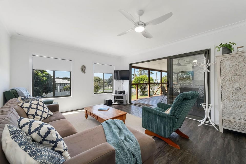 Pandanus Whole House, 34 Main Street House in Crescent Head
