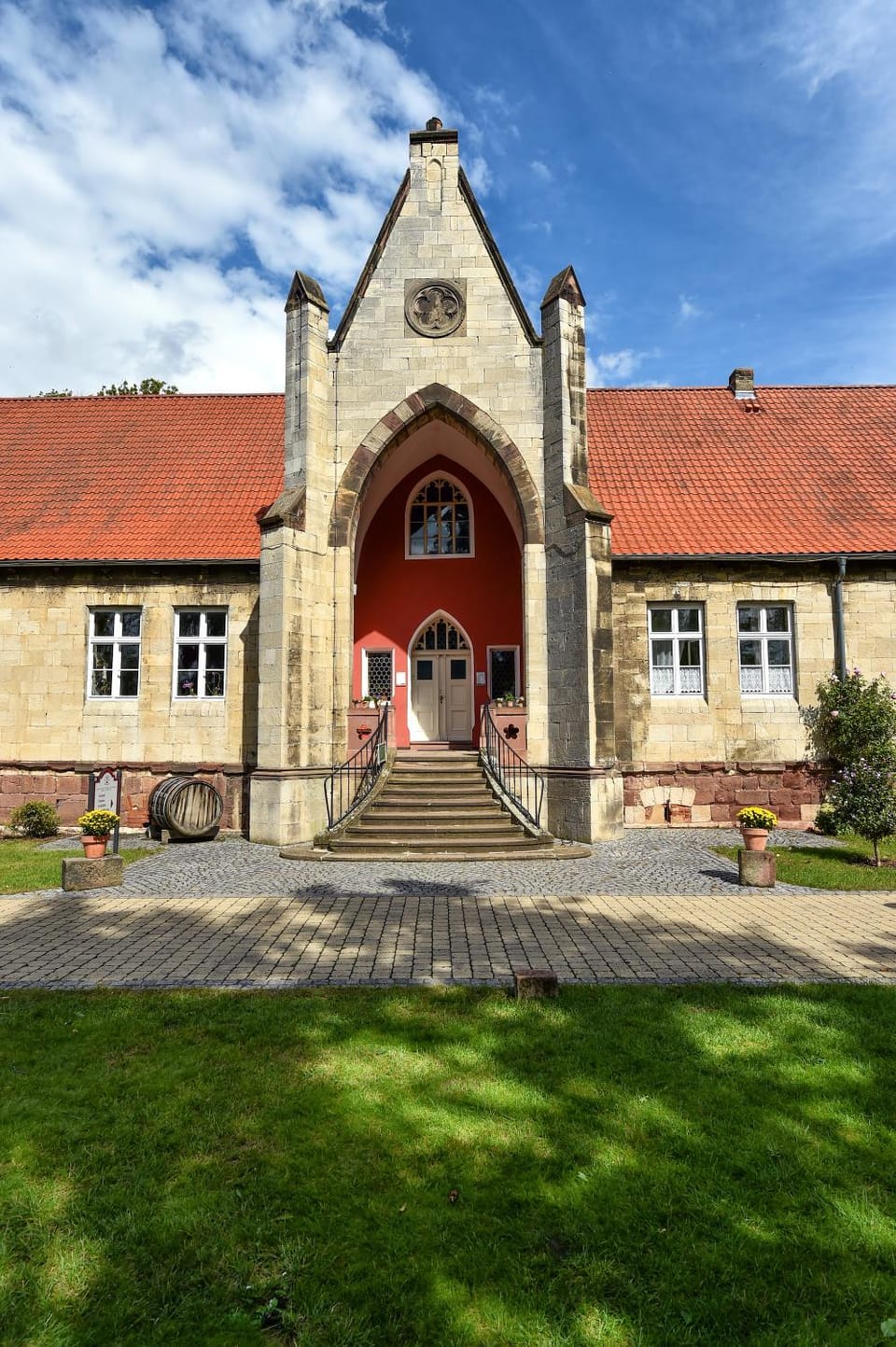 Facade/entrance
