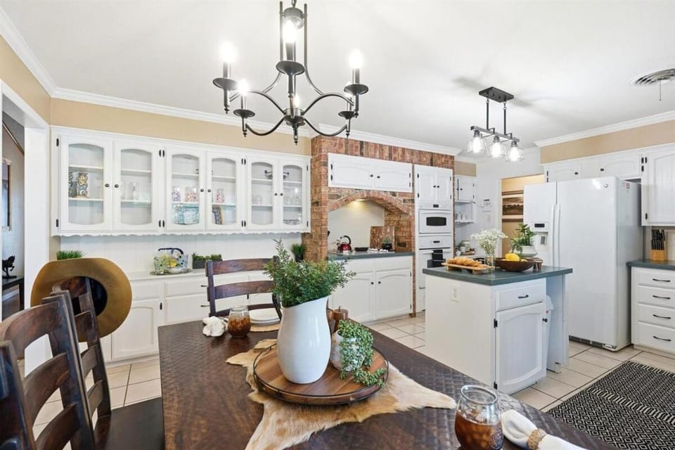 Long Live Cowboys 3-Bed 2-Bath Near ACU and Expo House in Abilene