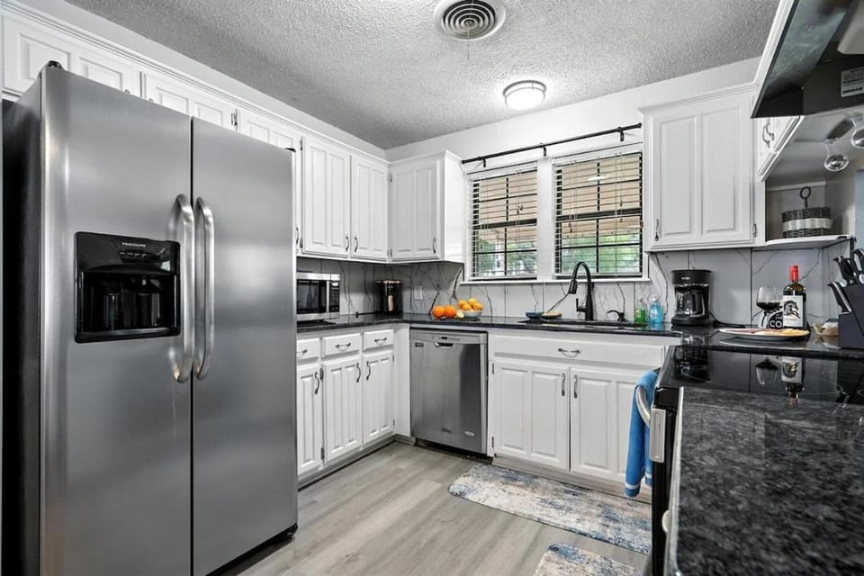 The Inland Tide 3 bedrooms 2 bath Entire home House in Abilene