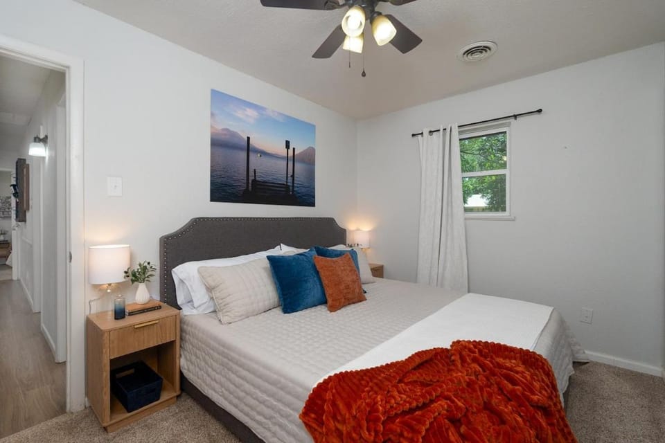 Sobremesa - Gather Savor Stay House in Abilene