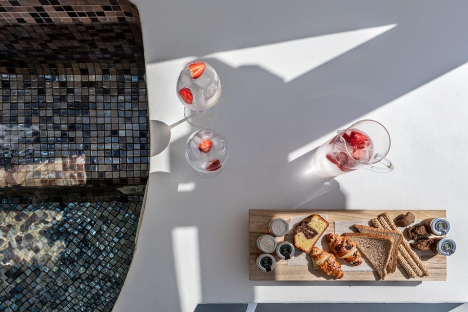 Hot Tub, Breakfast