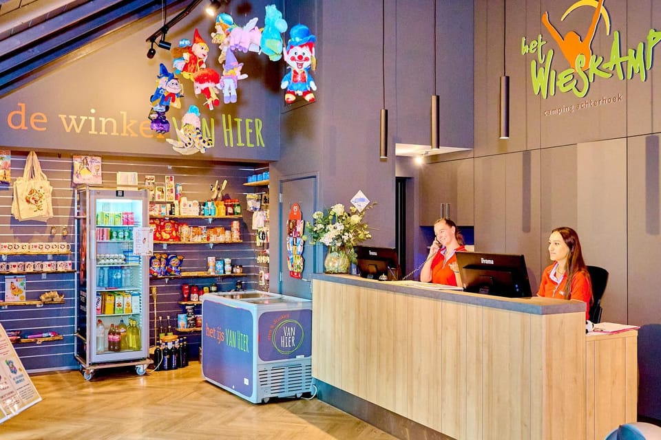 On-site shops, Lobby or reception