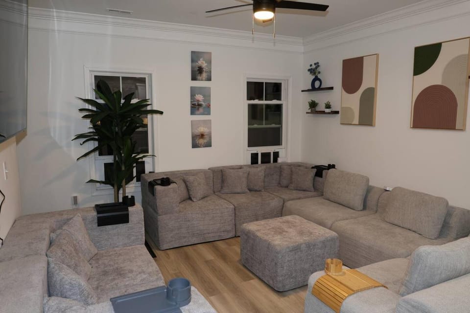 Elegant, Centrally-Located, Comfy Guest House. House in Durham