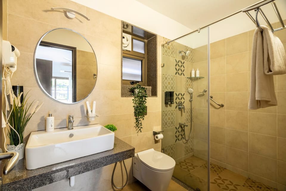 Shower, Toilet, Bathroom, towels