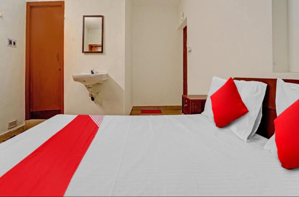 Sri Velan Residency Kodaikanal hotel room booking Hotel in Kodaikanal