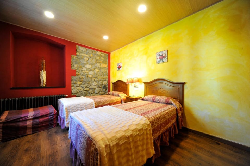 Hotel y Hostal Vall d Aneu Hotel in Esterri d'Àneu