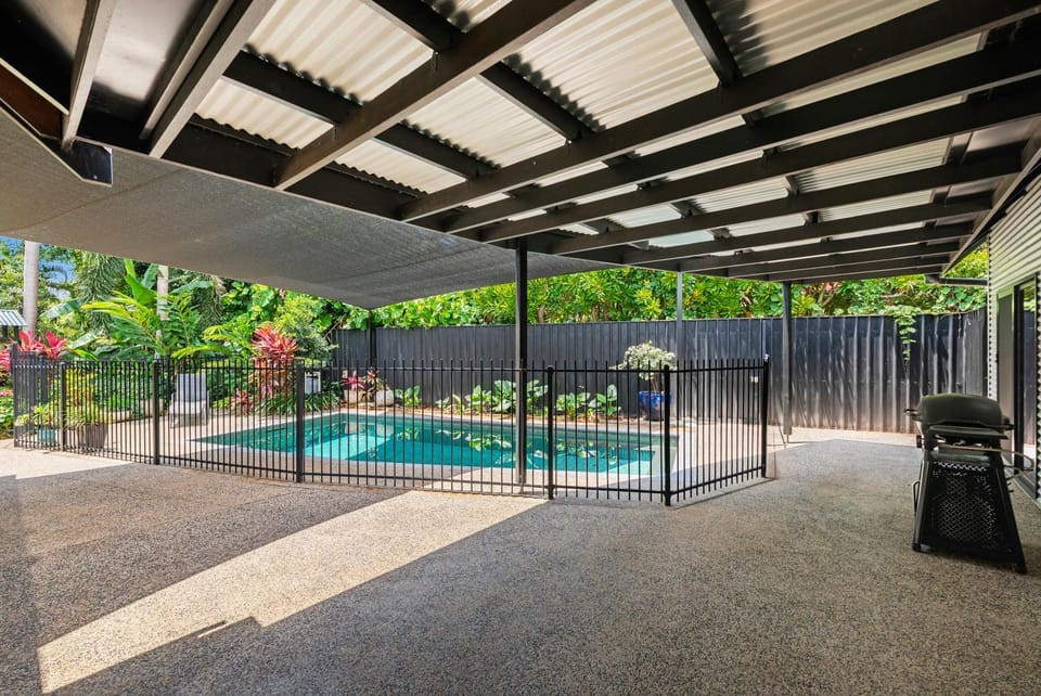 Patio, BBQ facilities