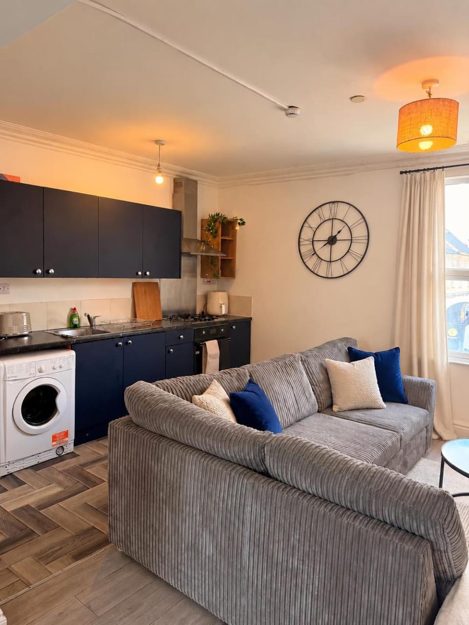 Kitchen or kitchenette, Living room, Seating area, pet friendly, washing machine, dryer
