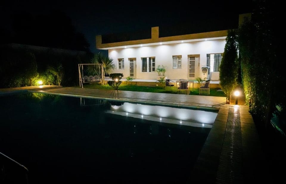 Property building, Garden view, Pool view, Swimming pool
