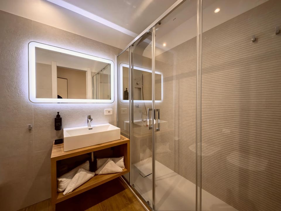 Shower, Bathroom, towels