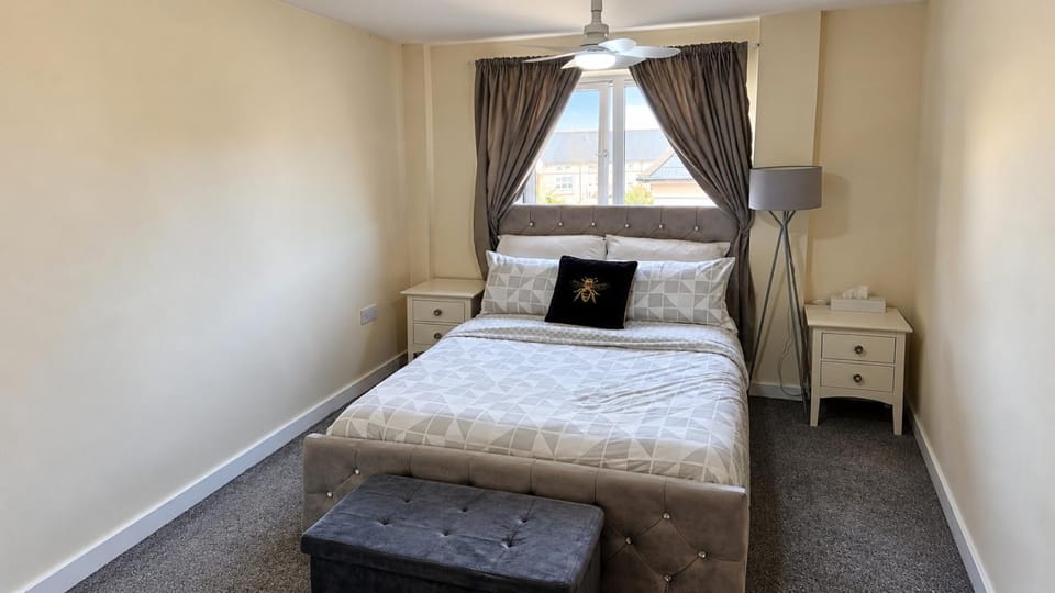 Bed, Photo of the whole room, Bedroom