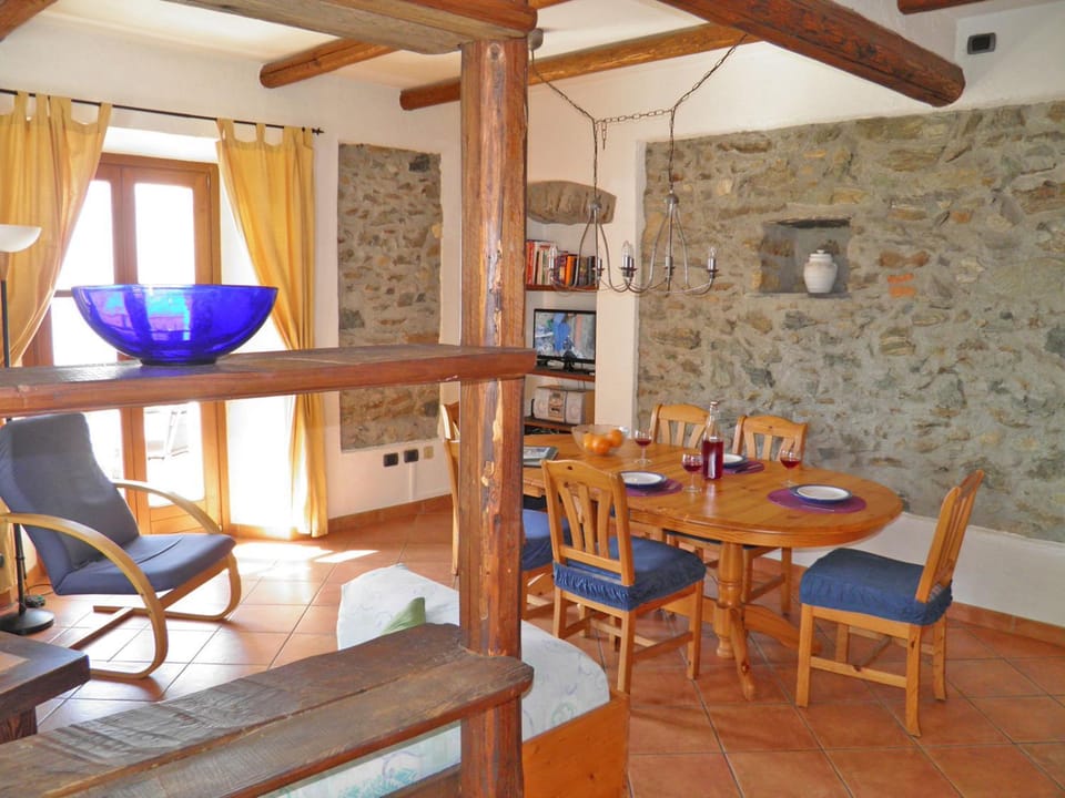 TV and multimedia, Living room, Dining area