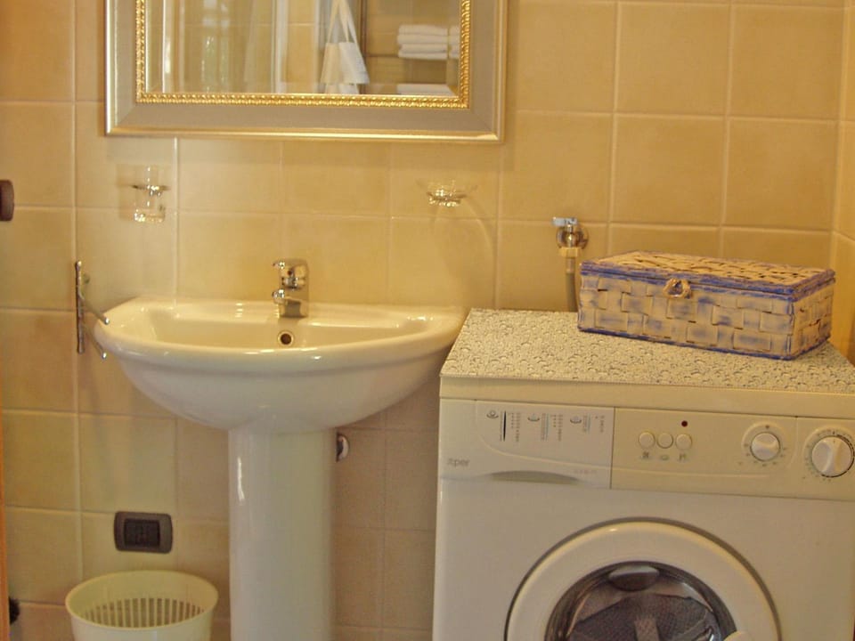 Bathroom, washing machine